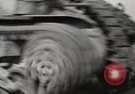Standbild M4 Tanks Anzio Italien, 1944, aus Sekunde 17 historischem Filmmaterial Videoclip 65675059419