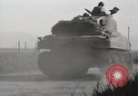 Standbild M4 Tanks Anzio Italien, 1944, aus Sekunde 19 historischem Filmmaterial Videoclip 65675059419