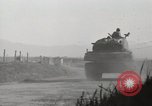 Standbild M4 Tanks Anzio Italien, 1944, aus Sekunde 20 historischem Filmmaterial Videoclip 65675059419