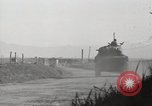 Standbild M4 Tanks Anzio Italien, 1944, aus Sekunde 21 historischem Filmmaterial Videoclip 65675059419
