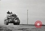 Standbild M4 Tanks Anzio Italien, 1944, aus Sekunde 24 historischem Filmmaterial Videoclip 65675059419