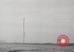 Standbild M4 Tanks Anzio Italien, 1944, aus Sekunde 27 historischem Filmmaterial Videoclip 65675059419