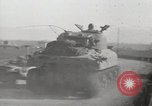 Standbild M4 Tanks Anzio Italien, 1944, aus Sekunde 49 historischem Filmmaterial Videoclip 65675059419