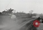 Standbild M4 Tanks Anzio Italien, 1944, aus Sekunde 60 historischem Filmmaterial Videoclip 65675059419