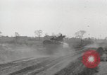 Standbild M4 Tanks Anzio Italien, 1944, aus Sekunde 62 historischem Filmmaterial Videoclip 65675059419