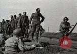 Standbild deutschen Gefangenen Anzio Italien, 1944, aus Sekunde 1 historischem Filmmaterial Videoclip 65675059420