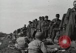 Standbild deutschen Gefangenen Anzio Italien, 1944, aus Sekunde 11 historischem Filmmaterial Videoclip 65675059420
