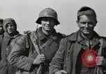 Standbild deutschen Gefangenen Anzio Italien, 1944, aus Sekunde 19 historischem Filmmaterial Videoclip 65675059420