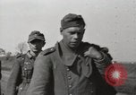 Standbild deutschen Gefangenen Anzio Italien, 1944, aus Sekunde 24 historischem Filmmaterial Videoclip 65675059420