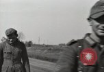 Standbild deutschen Gefangenen Anzio Italien, 1944, aus Sekunde 26 historischem Filmmaterial Videoclip 65675059420