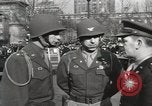 Immagine di Ottantaduesima AirBorne Division homecoming parade New York City USA, 1946, secondo 8 filmato di repertorio 65675059429