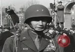 Immagine di Ottantaduesima AirBorne Division homecoming parade New York City USA, 1946, secondo 12 filmato di repertorio 65675059429