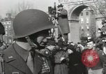 Immagine di Ottantaduesima AirBorne Division homecoming parade New York City USA, 1946, secondo 13 filmato di repertorio 65675059429
