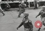 Immagine di Ottantaduesima AirBorne Division homecoming parade New York City USA, 1946, secondo 35 filmato di repertorio 65675059429