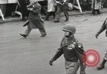 Immagine di Ottantaduesima AirBorne Division homecoming parade New York City USA, 1946, secondo 36 filmato di repertorio 65675059429