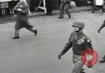 Immagine di Ottantaduesima AirBorne Division homecoming parade New York City USA, 1946, secondo 37 filmato di repertorio 65675059429