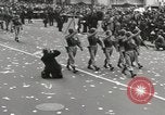 Immagine di Ottantaduesima AirBorne Division homecoming parade New York City USA, 1946, secondo 57 filmato di repertorio 65675059429