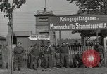Image German POW camp Stalag VII-A Moosburg Allemagne Bavière, 1945, de la seconde 13 séquences d'archives historiques vidéo 65675059434