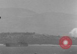 Standbild shell Burst Italien, 1943, aus Sekunde 15 historischem Filmmaterial Videoclip 65675059451