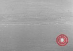 Standbild shell Burst Italien, 1943, aus Sekunde 27 historischem Filmmaterial Videoclip 65675059451