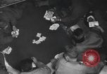 Standbild amerikanische Soldaten im Englischen Kanal, 1944, aus Sekunde 17 historischem Filmmaterial Videoclip 65675059458
