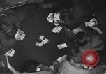 Standbild amerikanische Soldaten im Englischen Kanal, 1944, aus Sekunde 22 historischem Filmmaterial Videoclip 65675059458