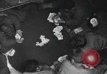 Standbild amerikanische Soldaten im Englischen Kanal, 1944, aus Sekunde 25 historischem Filmmaterial Videoclip 65675059458