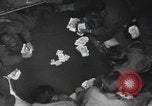Standbild amerikanische Soldaten im Englischen Kanal, 1944, aus Sekunde 26 historischem Filmmaterial Videoclip 65675059458