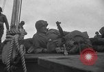 Standbild amerikanische Soldaten im Englischen Kanal, 1944, aus Sekunde 36 historischem Filmmaterial Videoclip 65675059458