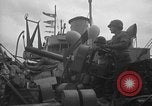 Standbild amerikanische Soldaten im Englischen Kanal, 1944, aus Sekunde 39 historischem Filmmaterial Videoclip 65675059458