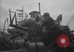 Standbild amerikanische Soldaten im Englischen Kanal, 1944, aus Sekunde 45 historischem Filmmaterial Videoclip 65675059458