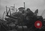 Standbild amerikanische Soldaten im Englischen Kanal, 1944, aus Sekunde 50 historischem Filmmaterial Videoclip 65675059458