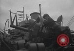 Standbild amerikanische Soldaten im Englischen Kanal, 1944, aus Sekunde 51 historischem Filmmaterial Videoclip 65675059458