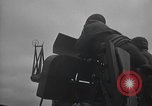 Standbild amerikanische Soldaten im Englischen Kanal, 1944, aus Sekunde 55 historischem Filmmaterial Videoclip 65675059458