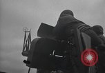 Standbild amerikanische Soldaten im Englischen Kanal, 1944, aus Sekunde 56 historischem Filmmaterial Videoclip 65675059458