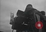 Standbild amerikanische Soldaten im Englischen Kanal, 1944, aus Sekunde 57 historischem Filmmaterial Videoclip 65675059458