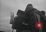 Standbild amerikanische Soldaten im Englischen Kanal, 1944, aus Sekunde 58 historischem Filmmaterial Videoclip 65675059458