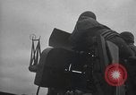 Standbild amerikanische Soldaten im Englischen Kanal, 1944, aus Sekunde 59 historischem Filmmaterial Videoclip 65675059458