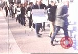 Standbild Militärs Protest Krieg in Vietnam Washington DC USA, 1969, aus Sekunde 32 historischem Filmmaterial Videoclip 65675059483