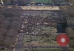Standbild Marsch gegen den Krieg in Vietnam Washington DC USA, 1969, aus Sekunde 7 historischem Filmmaterial Videoclip 65675059488