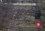 Standbild Marsch gegen den Krieg in Vietnam Washington DC USA, 1969, aus Sekunde 8 historischem Filmmaterial Videoclip 65675059488