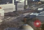 Standbild Marsch gegen den Krieg in Vietnam Washington DC USA, 1969, aus Sekunde 17 historischem Filmmaterial Videoclip 65675059488