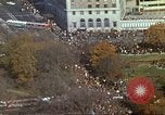 Standbild Marsch gegen den Krieg in Vietnam Washington DC USA, 1969, aus Sekunde 24 historischem Filmmaterial Videoclip 65675059488