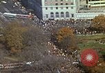 Standbild Marsch gegen den Krieg in Vietnam Washington DC USA, 1969, aus Sekunde 27 historischem Filmmaterial Videoclip 65675059488