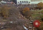Standbild Marsch gegen den Krieg in Vietnam Washington DC USA, 1969, aus Sekunde 30 historischem Filmmaterial Videoclip 65675059488