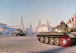 Standbild armor Parade Moskau Russland Sowjetunion, 1974, aus Sekunde 52 historischem Filmmaterial Videoclip 65675059490