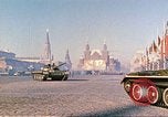 Standbild armor Parade Moskau Russland Sowjetunion, 1974, aus Sekunde 53 historischem Filmmaterial Videoclip 65675059490