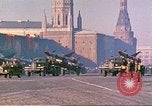 Standbild armor Parade Moskau Russland Sowjetunion, 1974, aus Sekunde 22 historischem Filmmaterial Videoclip 65675059491