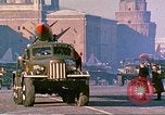 Standbild armor Parade Moskau Russland Sowjetunion, 1974, aus Sekunde 35 historischem Filmmaterial Videoclip 65675059491