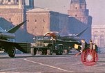 Standbild armor Parade Moskau Russland Sowjetunion, 1974, aus Sekunde 45 historischem Filmmaterial Videoclip 65675059491